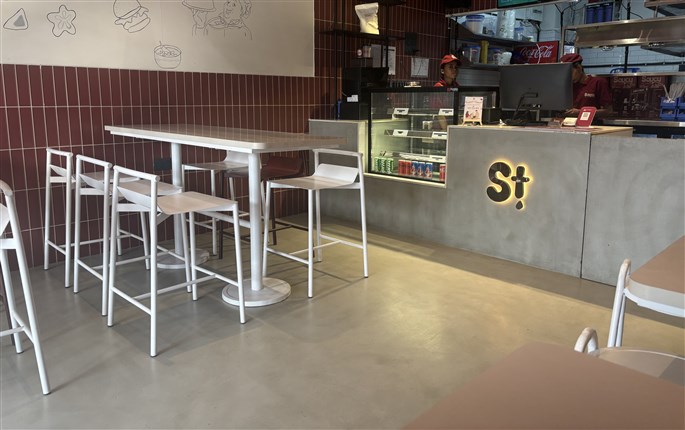 Seamless Microtopping flooring at a cafe