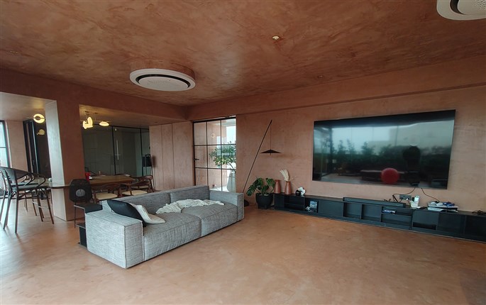 Lime Plaster on walls with FreeForm Microcement