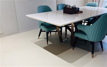 Microcement for seamless floors for interiors